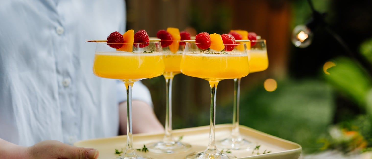 Pfirsich-Thymian-Bellini