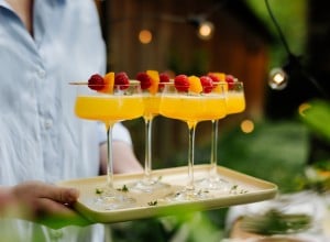 Pfirsich-Thymian-Bellini