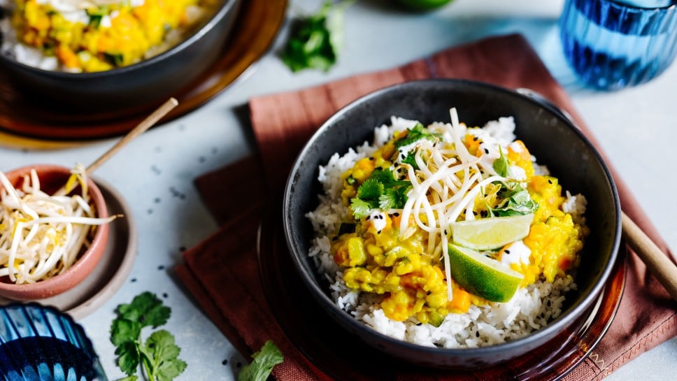Cremiges Mung Dal mit Gemüse 