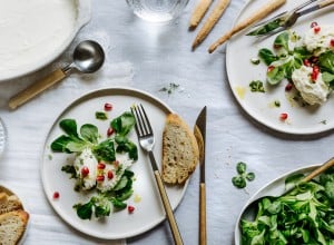 Frischkäse Mousse mit Vogerlsalat und Granatapfel