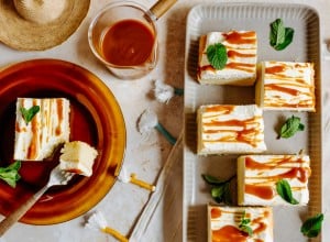 Tres leches Kuchen mit Karamell