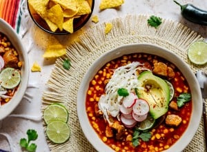 Pozole Rojo- Mexikanischer Mais-Eintopf 