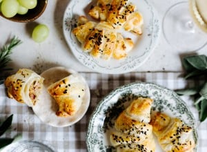 Blätterteig-Kipferl mit Kraut, Erdäpfel und Speck