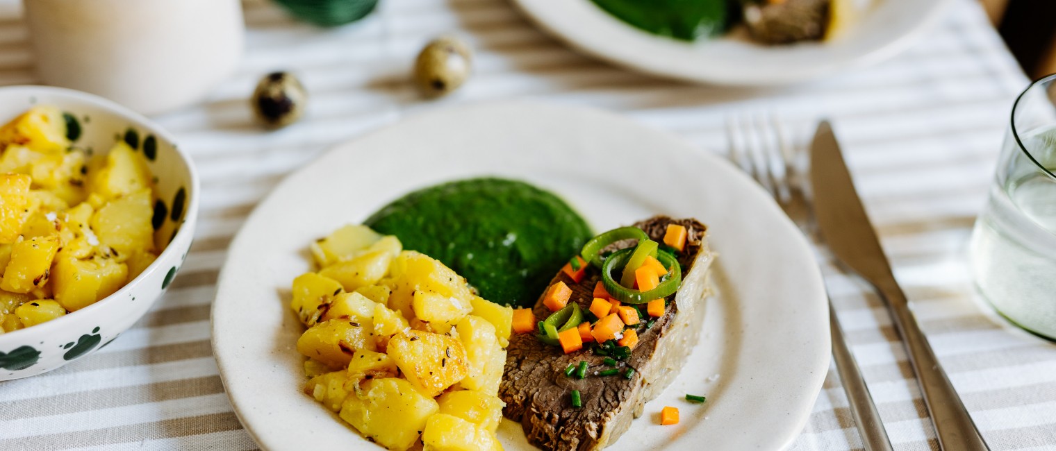Tafelspitz mit Röstkartoffeln und Cremespinat