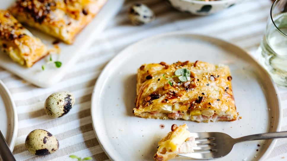 Spargelstrudel mit Schinken und Käse
