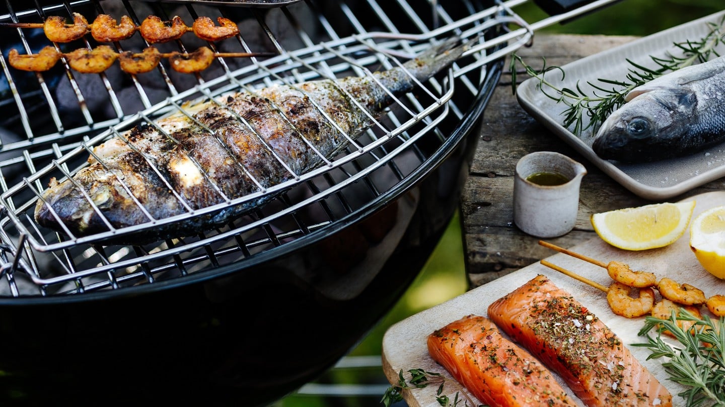 Fische auf einem Grill
