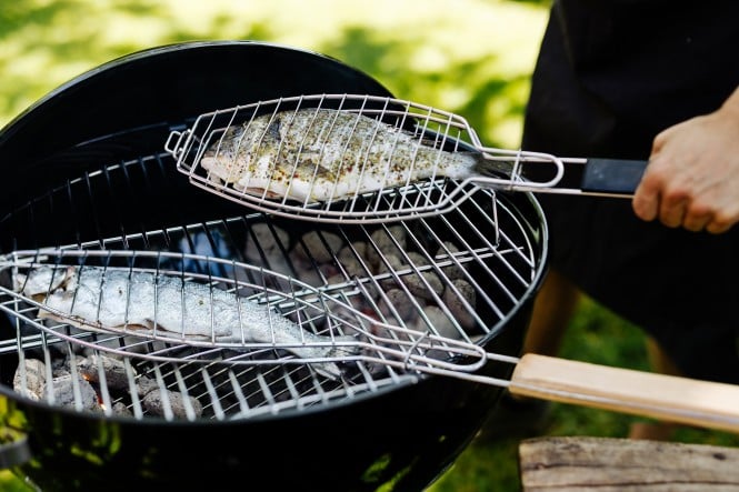 Fische auf einem Grill