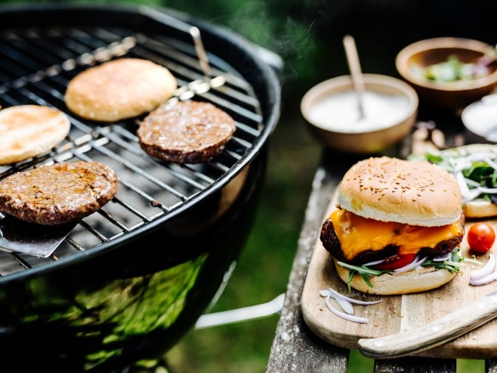 verschiednes Fleisch auf einem Griller
