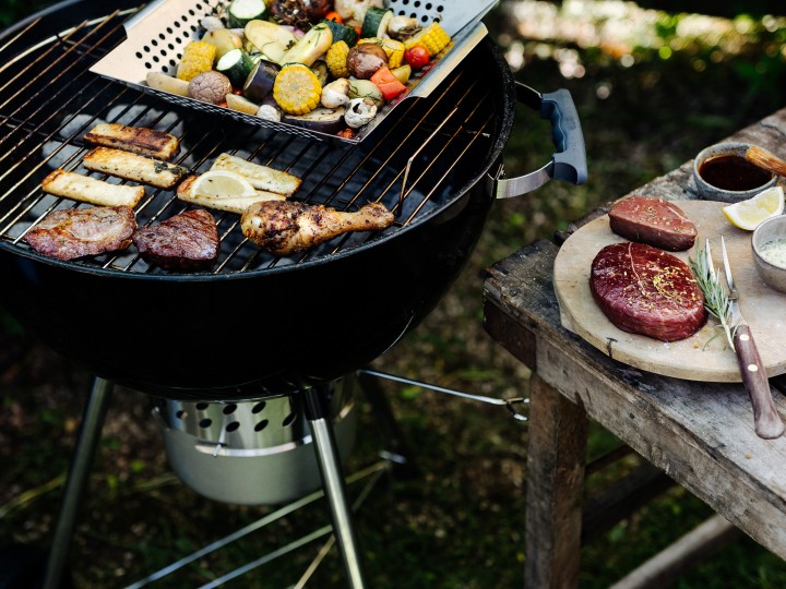 verschiedenstes Grillgut am Grill