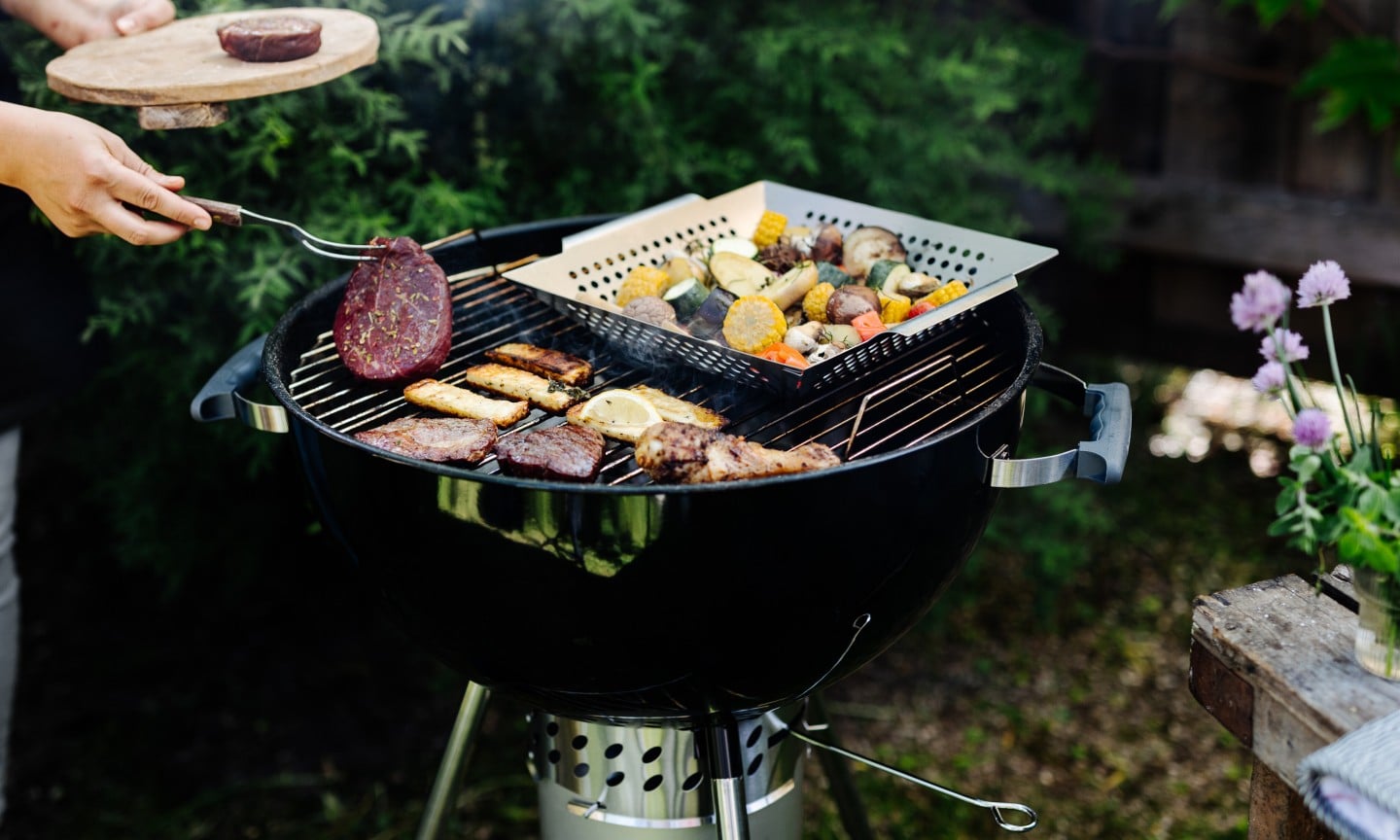Griller mit Grillgut