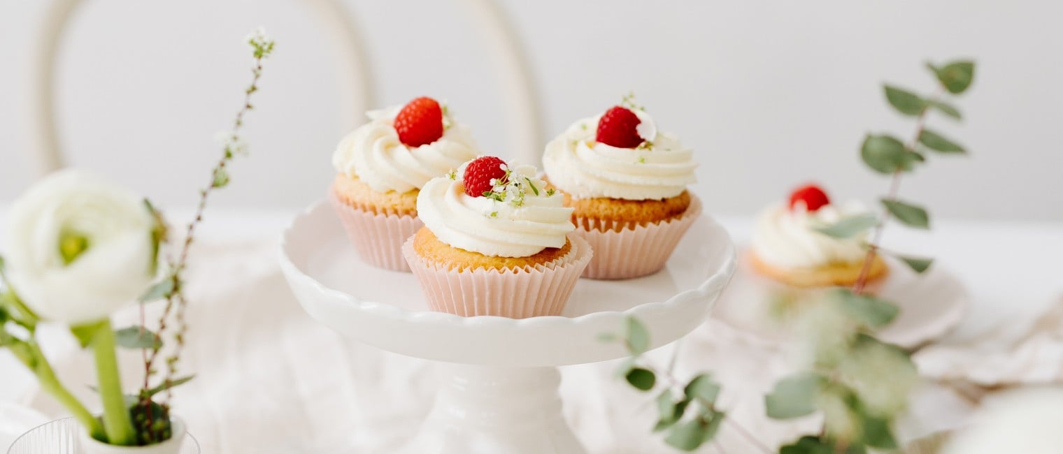 Himbeer Cupcakes mit White Chocolate Frosting
