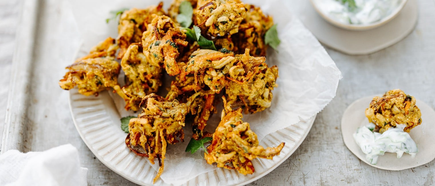 SPAR Mahlzeit Gemüse Pakora mit Joghurt-Minze-Dip