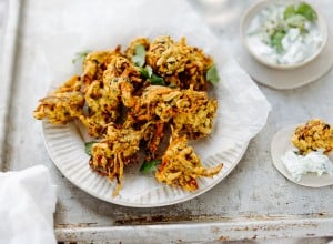 SPAR Mahlzeit Gemüse Pakora mit Joghurt-Minze-Dip