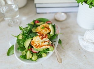 Halloumi Salat mi Avocado