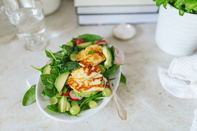 Halloumi Salat mi Avocado
