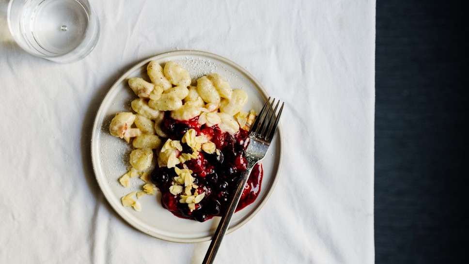 Apfelgnocchi mit Beerenröster