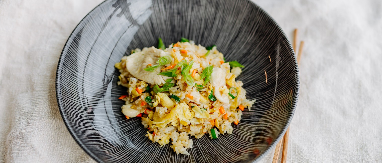 Gebratener Reis mit Ei und Huhn