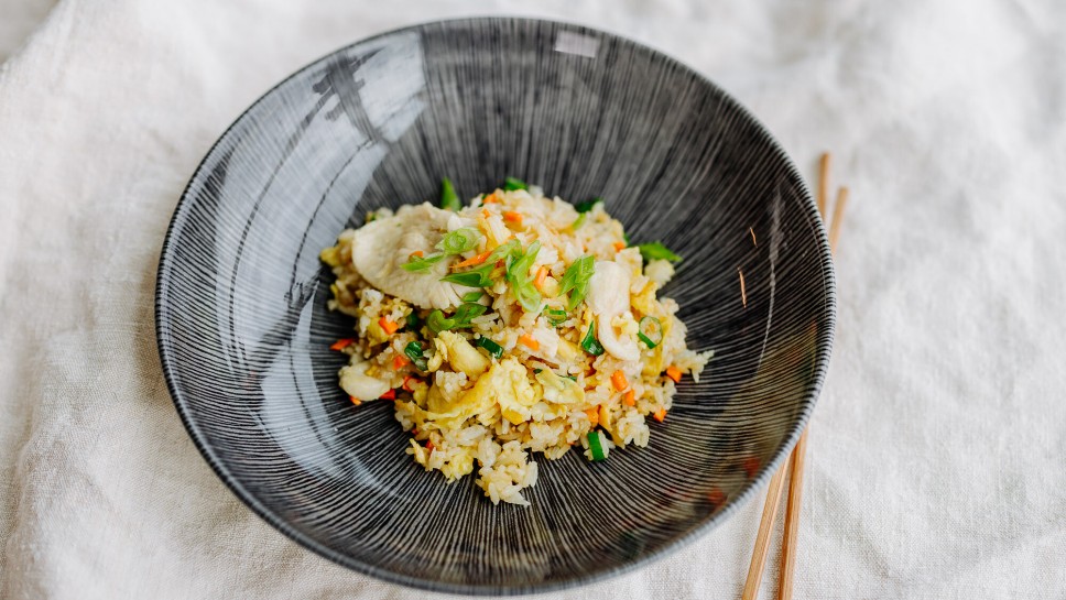Gebratener Reis mit Ei und Huhn