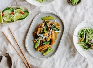 Pad See Ew mit Ei ( gebratene thailändische Nudeln)