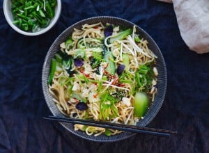 Ramen Nudel Bowl mit Pak Choi