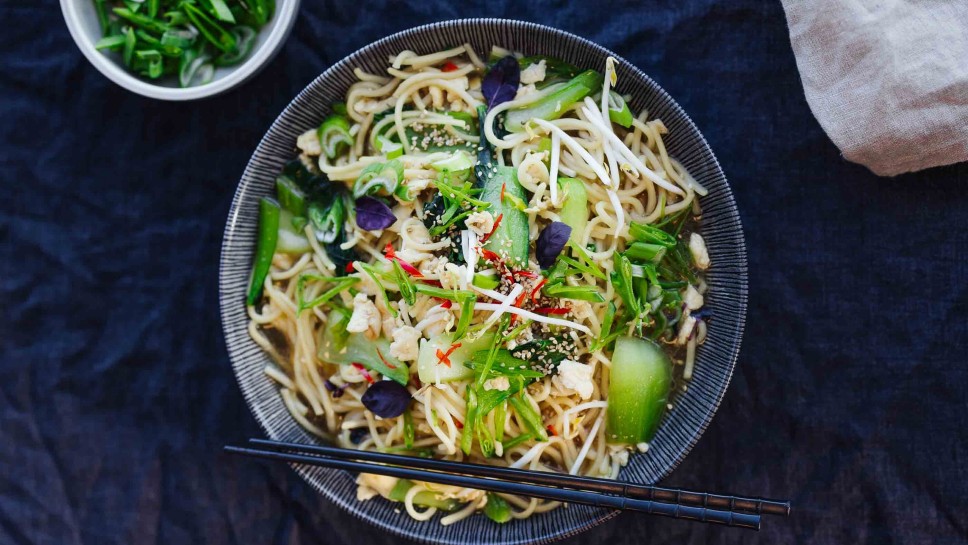 Ramen Nudel Bowl mit Pak Choi