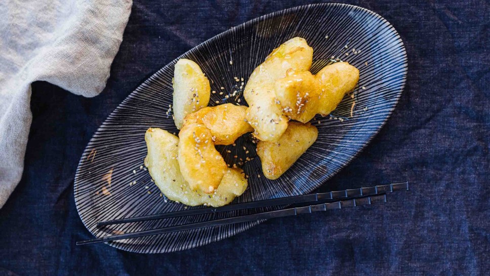 Gebackenes Obst im Tempurateig