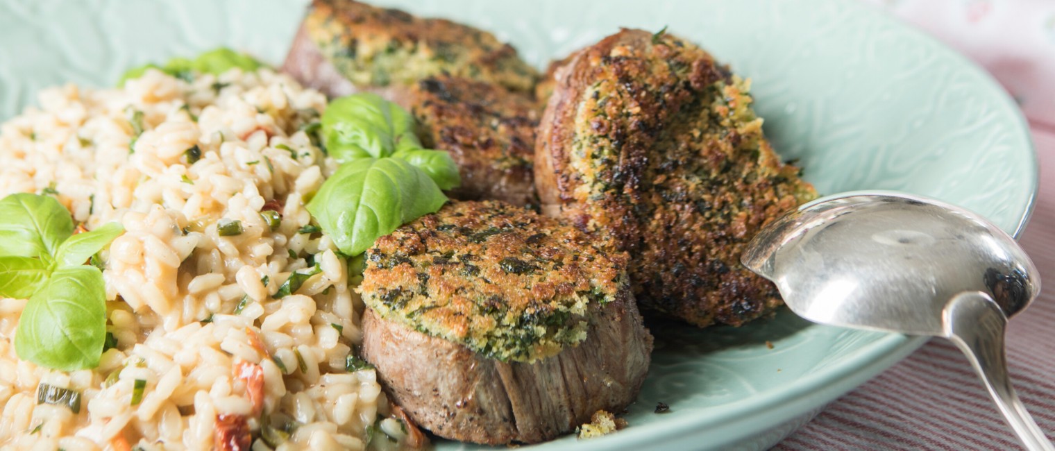 SPAR Mahlzeit Kalbsmedaillons mit Kräuterkruste & Kräuterrisotto