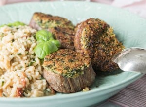 SPAR Mahlzeit Kalbsmedaillons mit Kräuterkruste & Kräuterrisotto