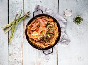 SPAR Mahlzeit Frittata mit grünem Spargel und Räucherlachs