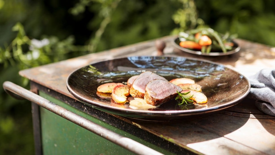 SPAR Mahlzeit Schweinemedaillons mit Calvadosrahmsauce und gepfefferten Äpfeln