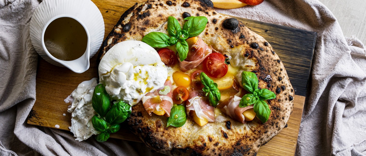 SPAR Mahlzeit Pizza Caprese mit Nektarinen und Burrata