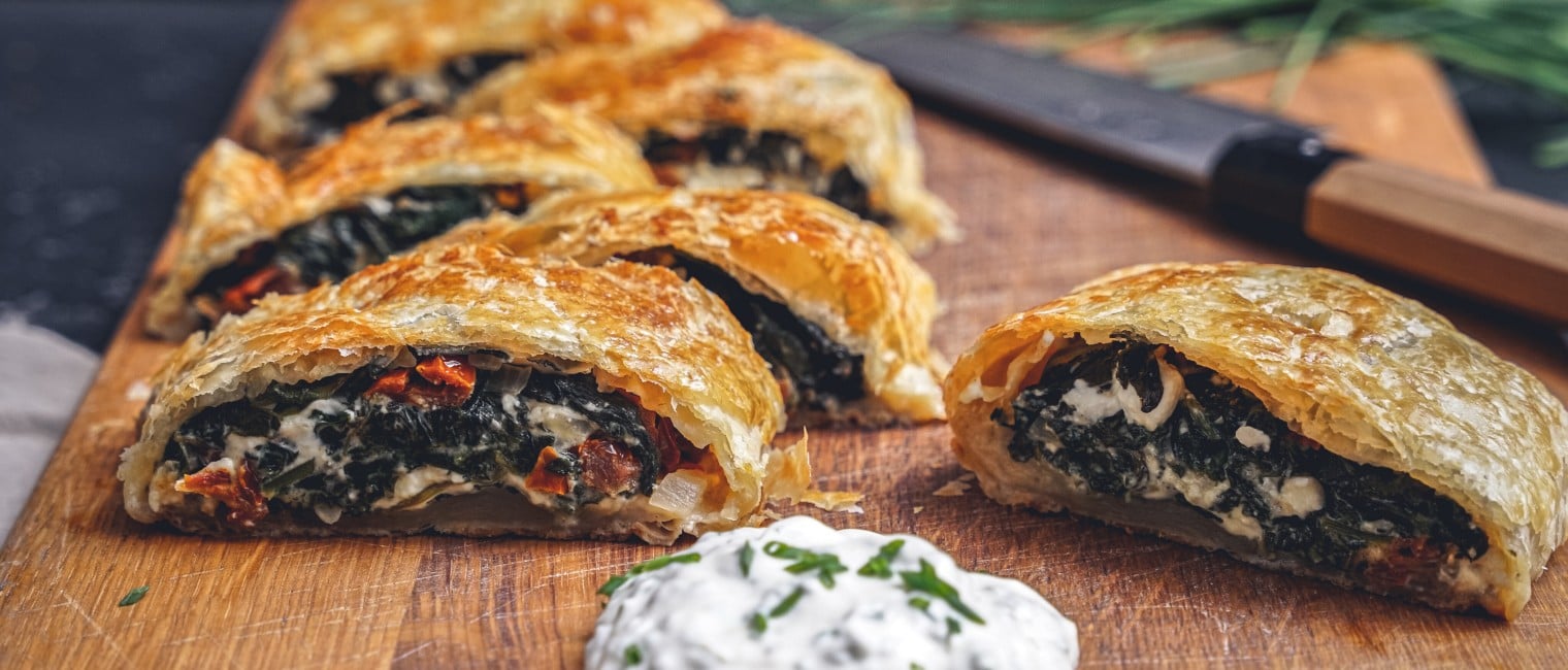 SPAR Mahlzeit! Spinatstrudel mit Feta und Dip