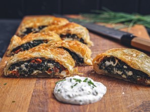 SPAR Mahlzeit! Spinatstrudel mit Feta und Dip