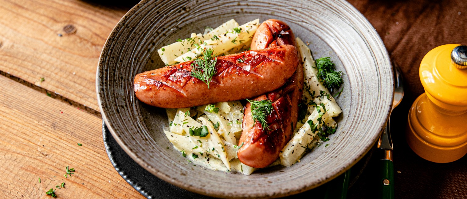 Knacker mit cremigem Kohlrabigemüse