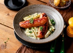 Knacker mit cremigem Kohlrabigemüse