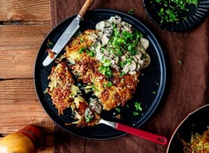 Rösti mit Mozzarella und cremiger Champignonsauce
