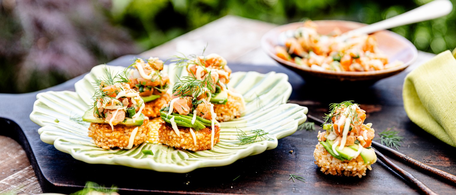 Crispy Sushi Bites mit Räucherlachstatar