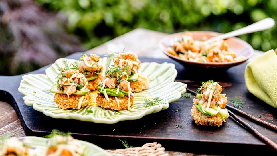 Crispy Sushi Bites mit Räucherlachstatar
