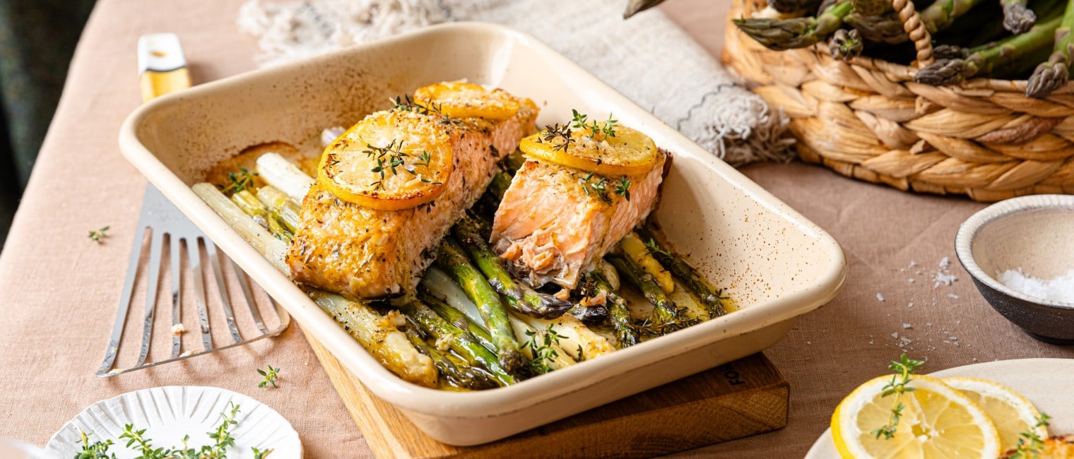 Schneller Lachs mit zweierlei Spargel