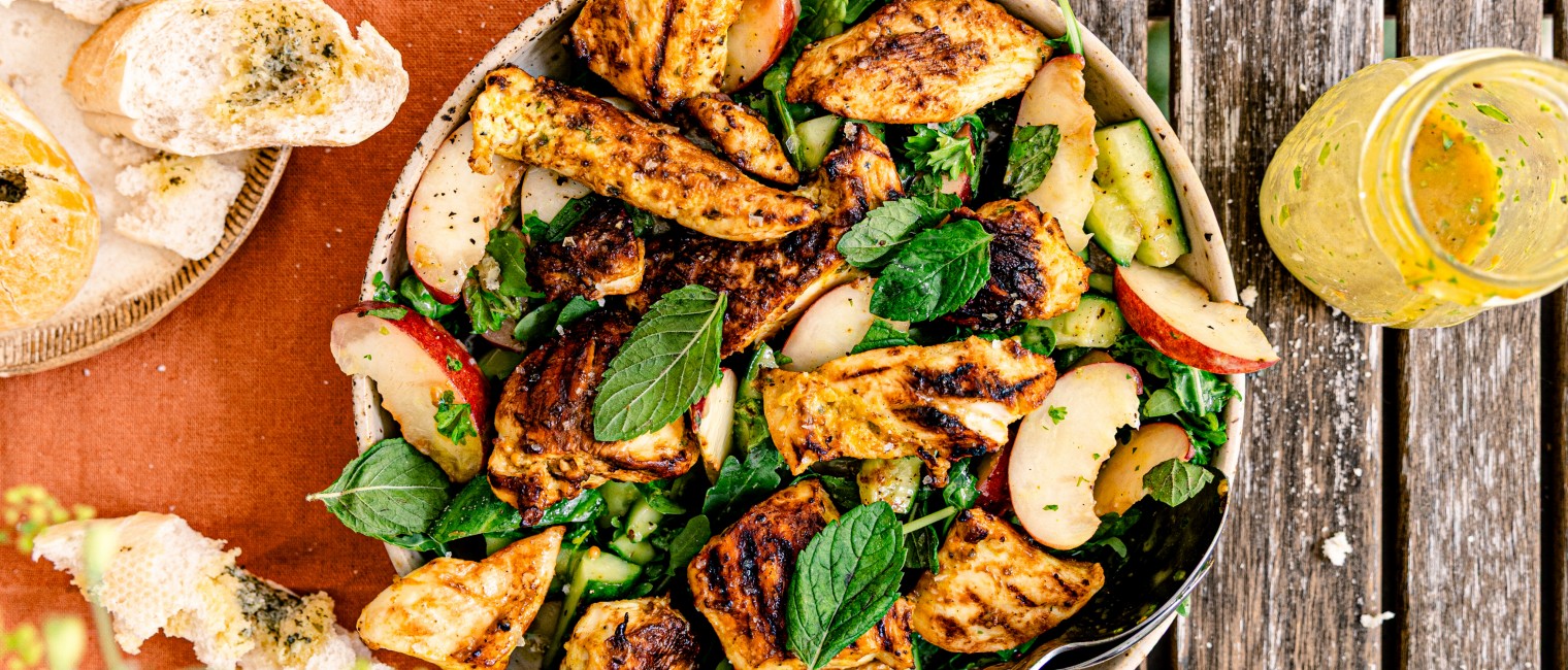 Gegrillter Hendl-Pfirsich-Salat
