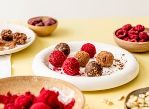 Schoko-Himbeer-Cashew-Energy Balls