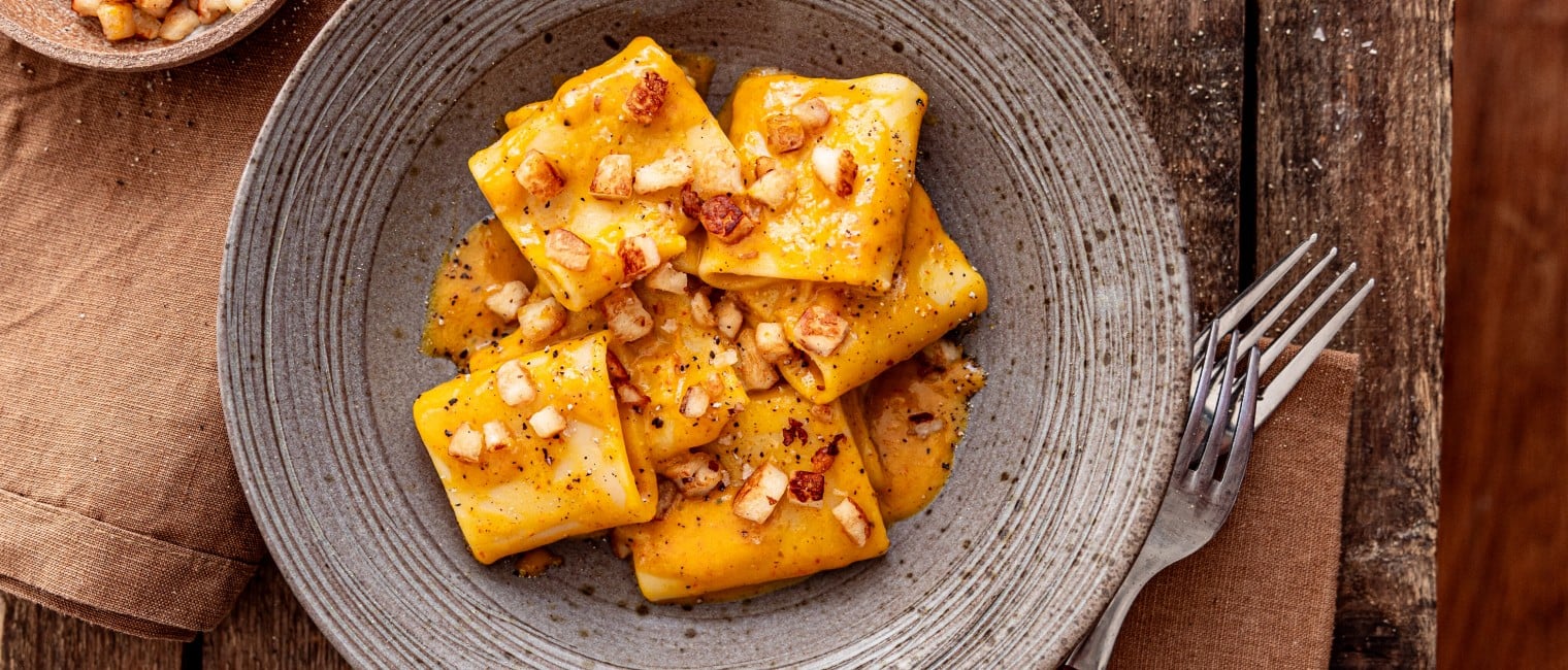Kürbis-Carbonara mit knusprigem Halloumi