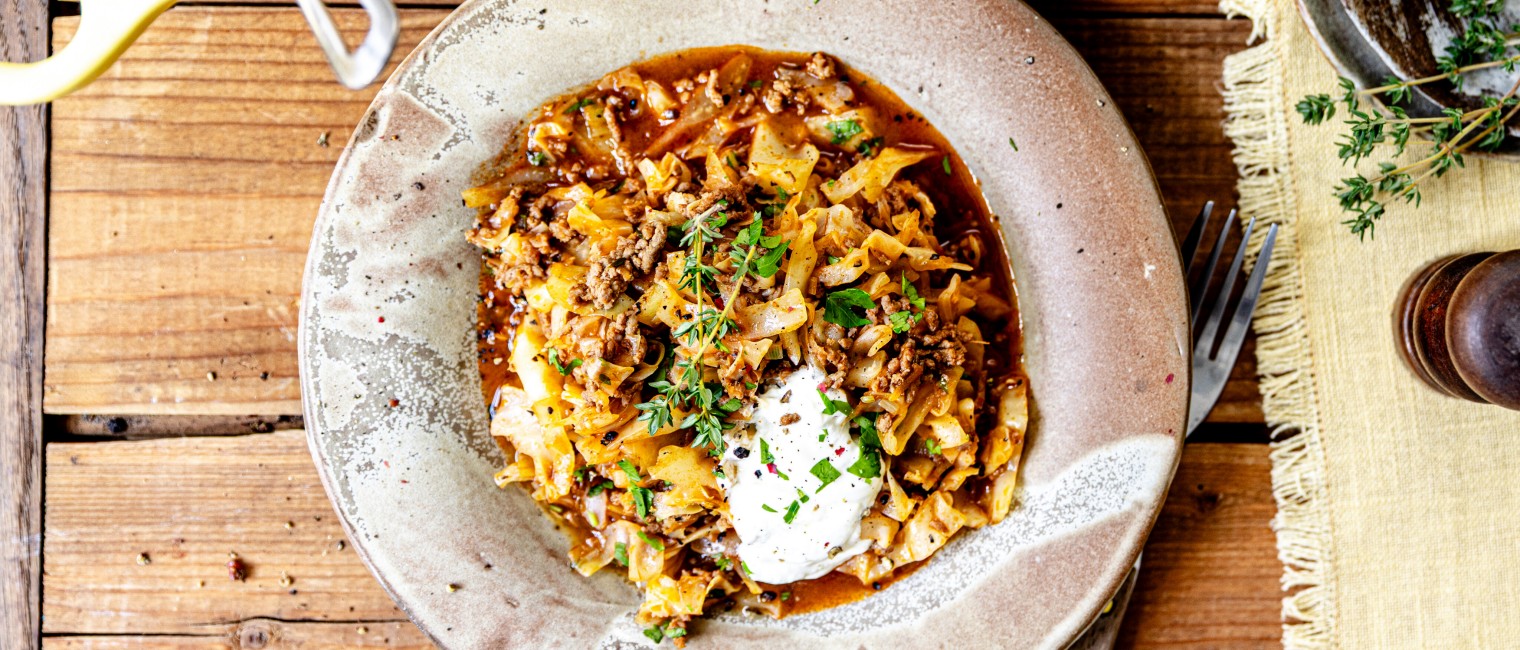 Schnelle Spitzkohlpfanne mit Rinderfaschiertem