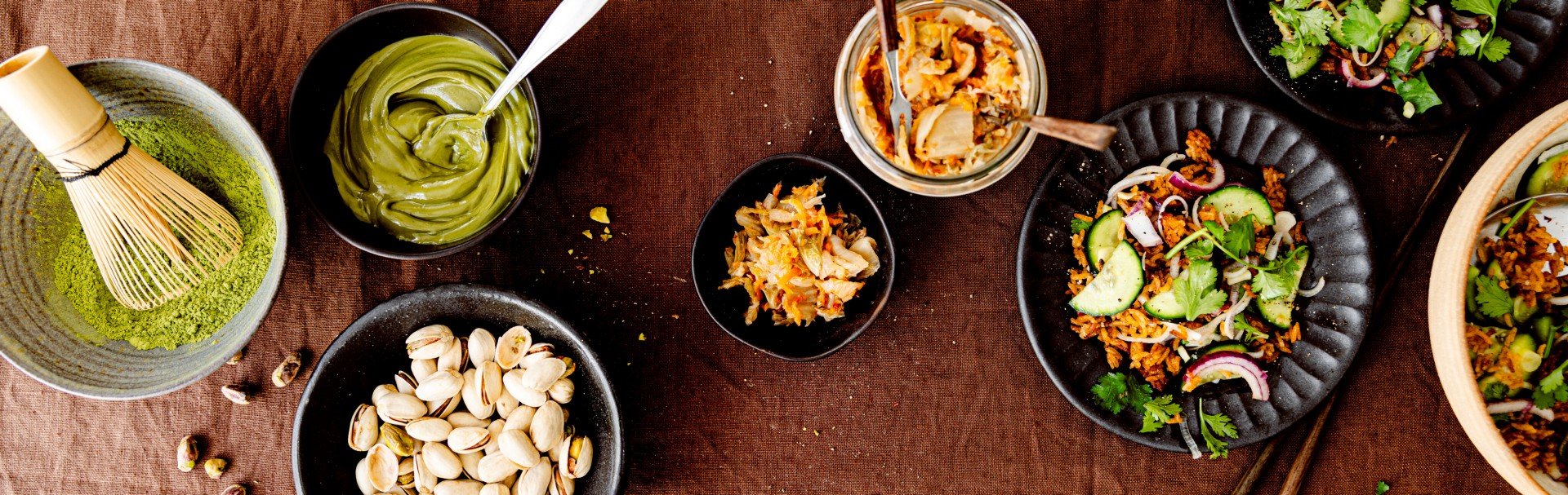 gedeckter Tisch mit trendigen Rezepten gedeckter Tisch mit trendigen Rezepten