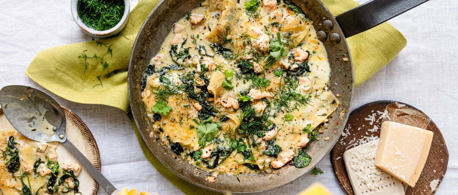 Schnelle Spinat-Lachs-Pfannenlasagne