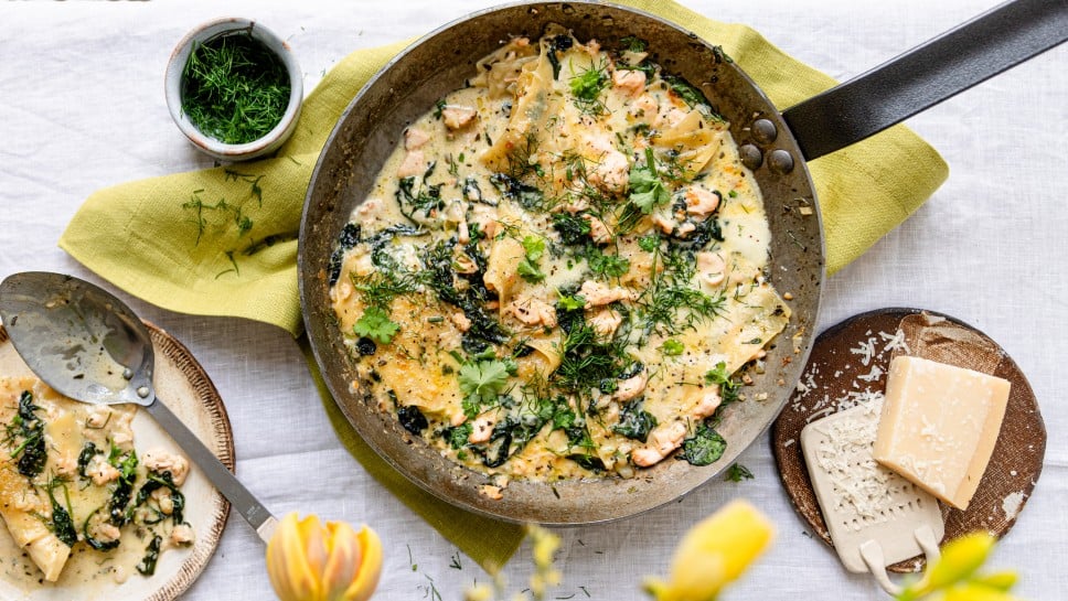 Schnelle Spinat-Lachs-Pfannenlasagne