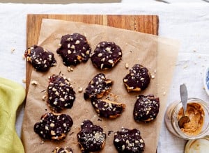 Smashed Snickers Dates