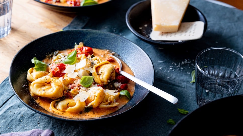 Schnelle Tortellini-Suppe » Rezept | SPAR Mahlzeit!