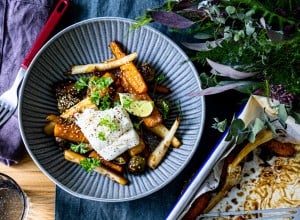 Ofen-Dorschfilet auf Wintergemüse mit Honig-Sojasauce Glasur