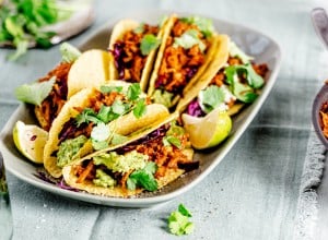 Vegane Tacos mit shredded Tofu